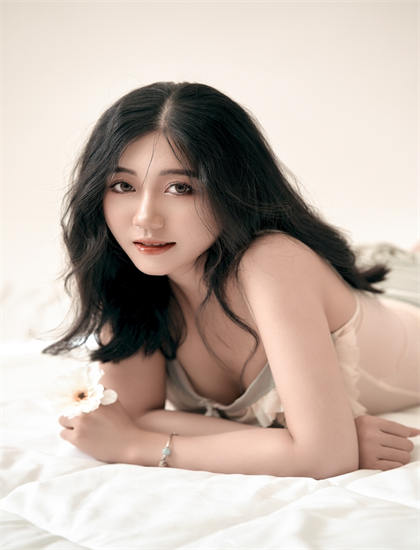 《午夜出租车》不同导演版本比较必看的：艺术风格差异分析，发布会实录